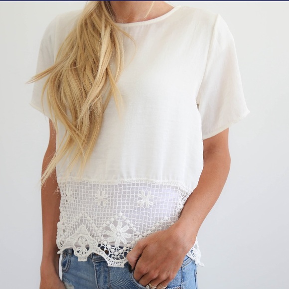 Tops - Creamy white silky lace accent short sleeve top